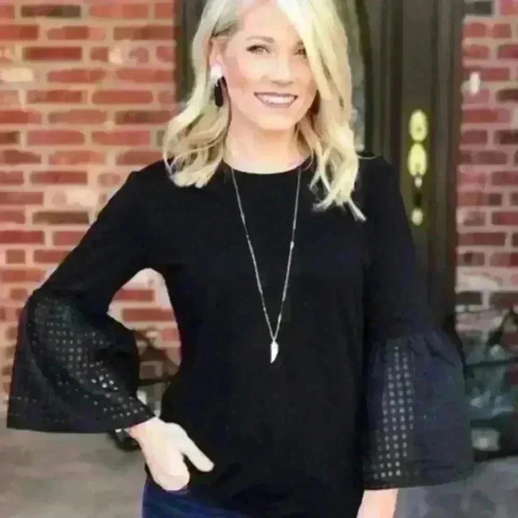 Stella & Dot black t shirt fitting with 3/4 length bell sleeves. Size Medium. - Picture 1 of 7